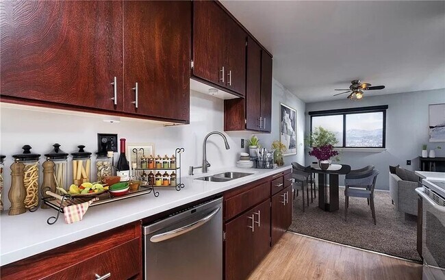 Foto del edificio - 2929 Waverly Dr