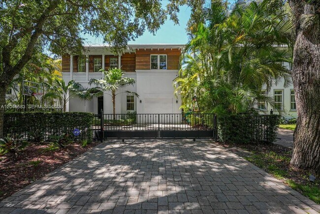 Building Photo - 4734 Sunset Dr