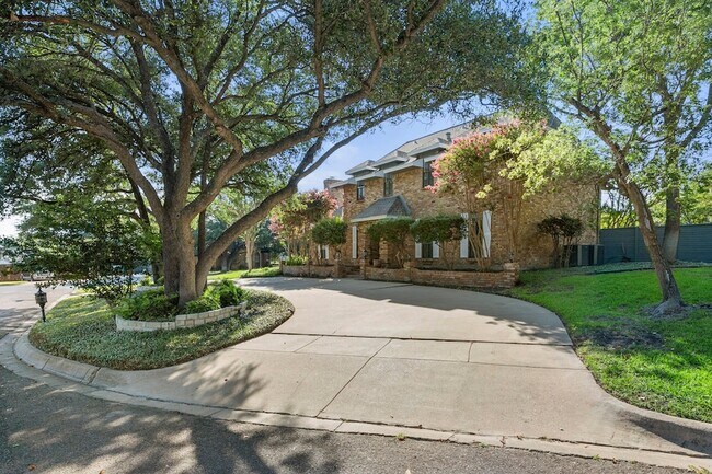 Foto del edificio - 4351 Bullfinch Ct