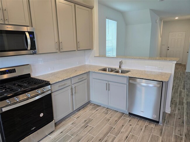 Building Photo - 217 Redonda Dr