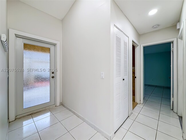 Building Photo - 15071 S Waterford Dr