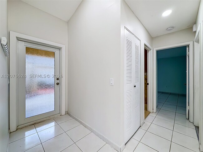 Foto del edificio - 15071 S Waterford Dr