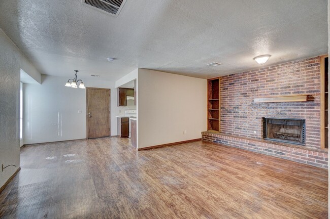 Building Photo - Cozy Edmond Duplex with Fireplace & Built-...