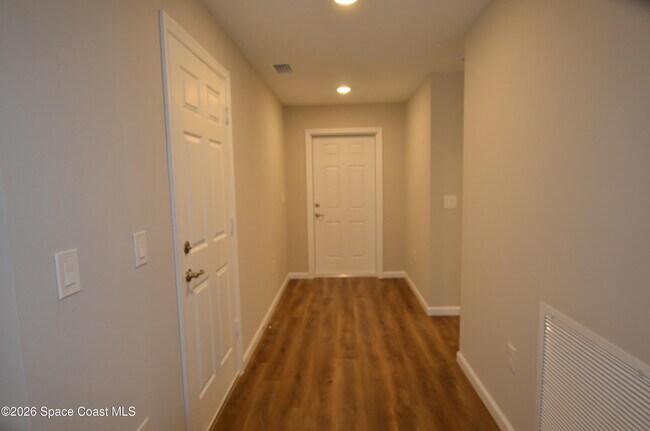 Foto del edificio - 350 Dolphin St SE