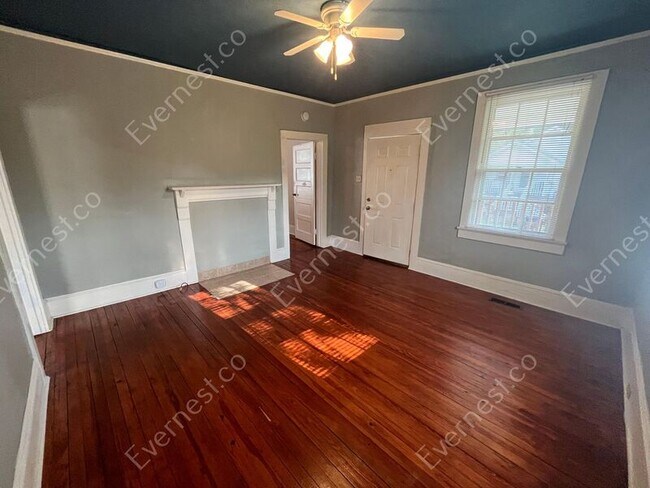 Foto del edificio - 208 W 9th St