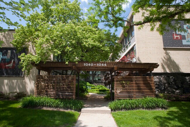 Foto del edificio - 1044 Ontario St