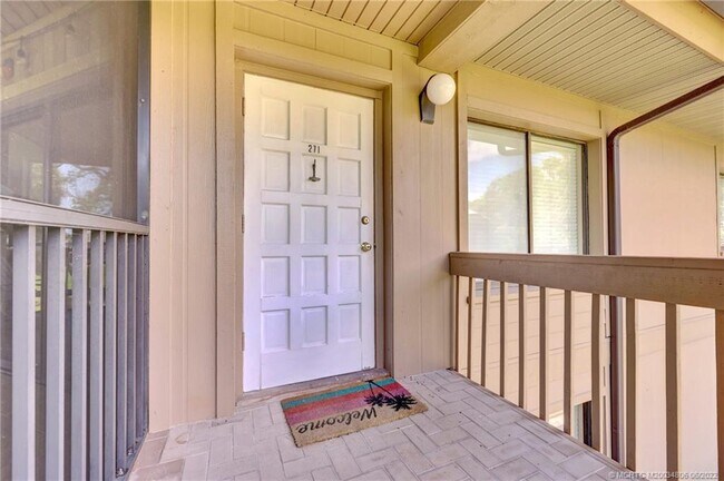 Building Photo - 271 NE Edgewater Dr