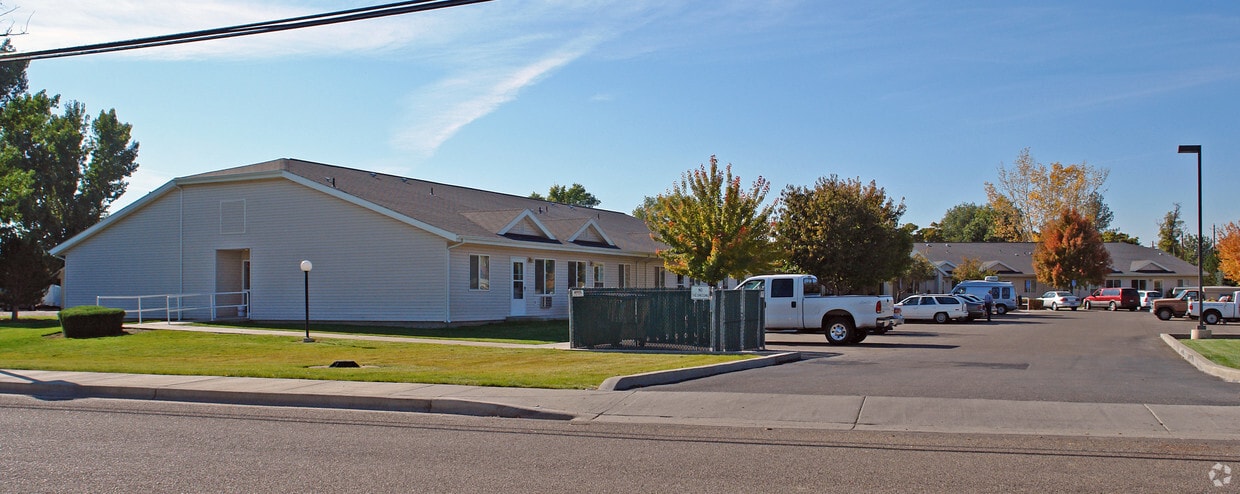 Building Photo - Louise Garden Apartments