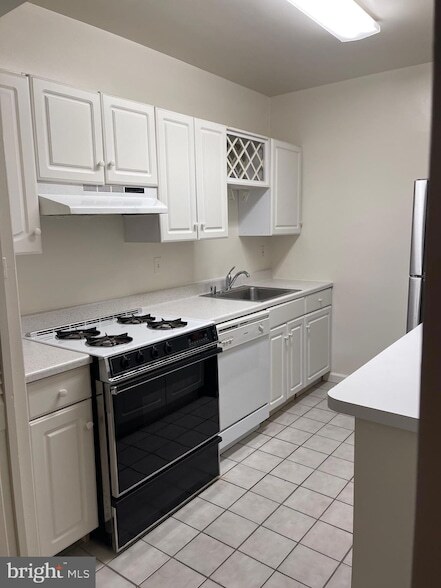 Foto del edificio - 10401 Grosvenor Pl