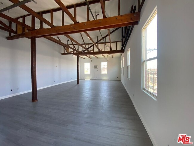 Foto del edificio - 726 S Santa Fe Ave