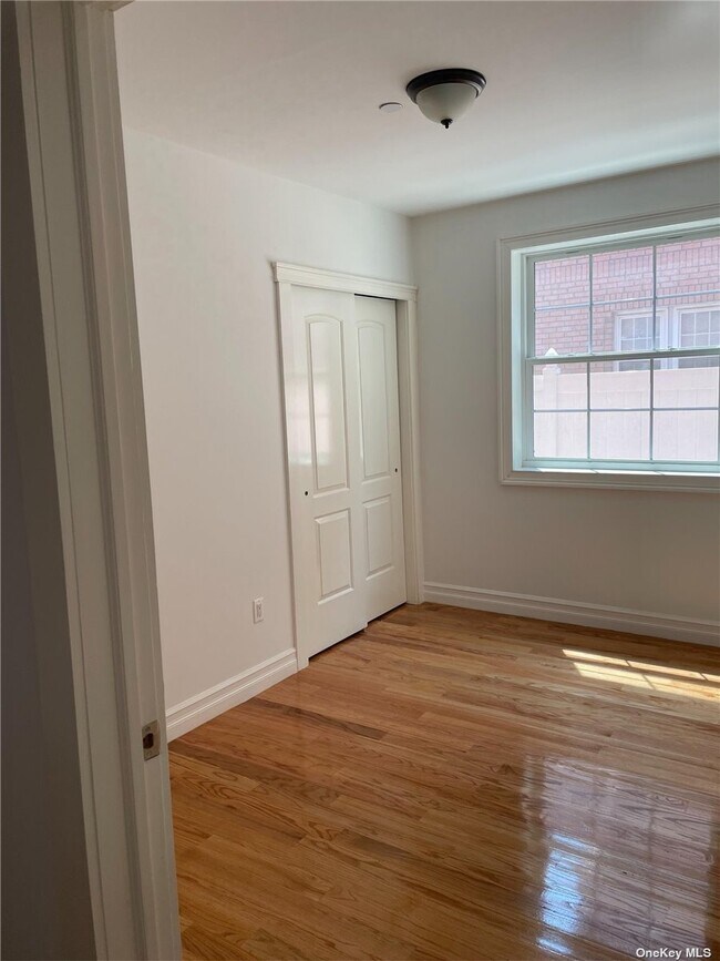 Building Photo - 42-15-42214 214th Pl