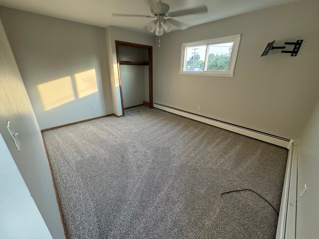 Building Photo - 4258 W Ridge Rd