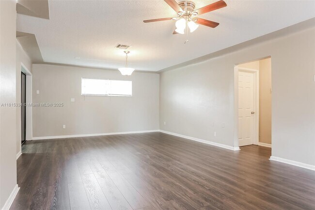 Foto del edificio - 1565 NW 6th Ave