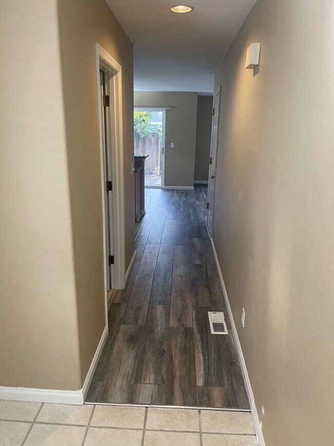 Foto del edificio - Beautiful 3 bed 2.5 home in Oak Hills! Was...