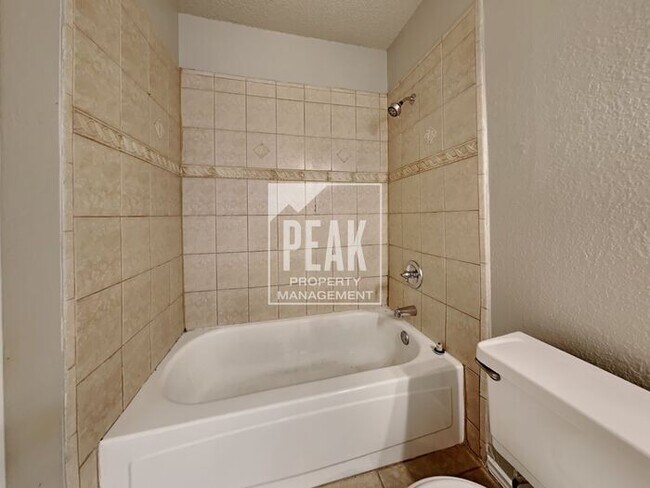 Foto del edificio - Beautiful 3Bed/2Bath Home ready for a JULY...