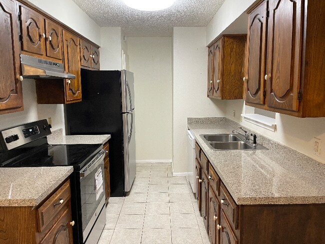 Building Photo - 2732 Meadow Gate Ln