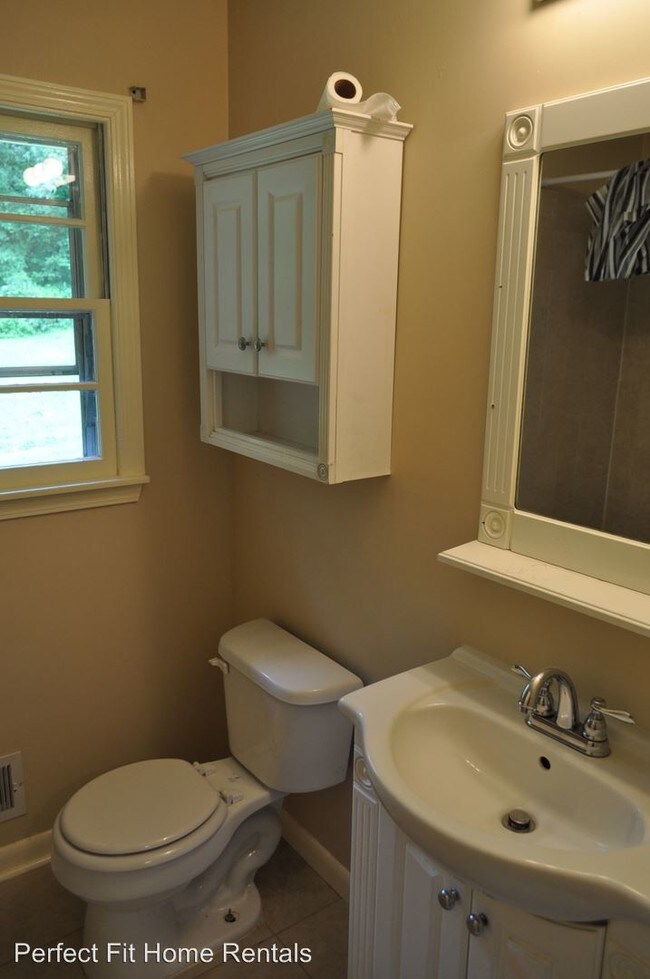 Building Photo - 3 br, 1 bath House - 5040 S.Cobb School Road