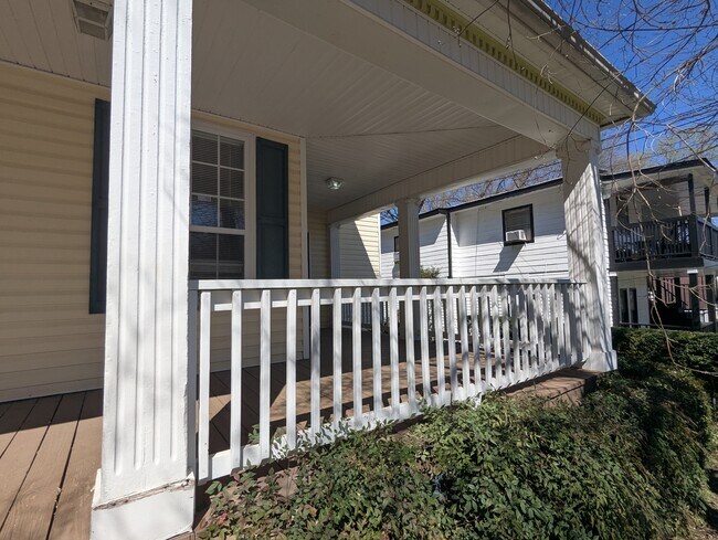 Building Photo - 227 Hendrix Ave SW