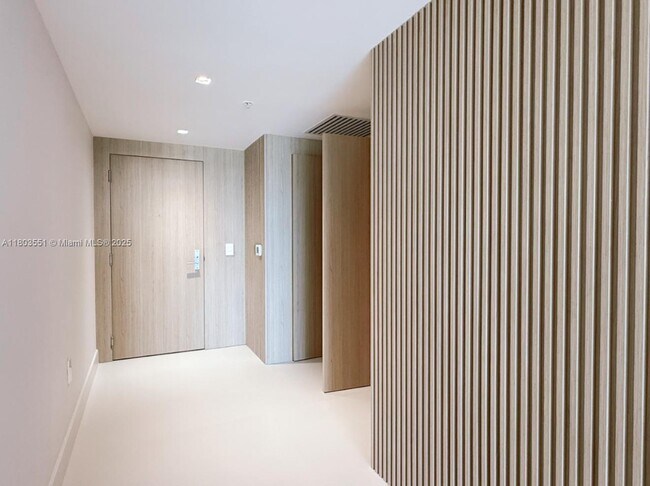 Foto del edificio - 330 Sunny Isles Blvd