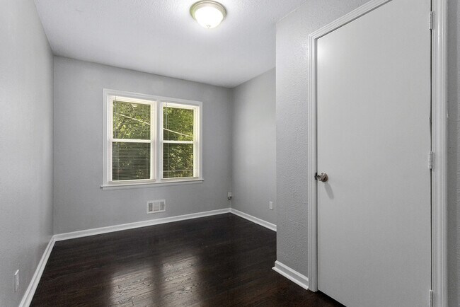 Foto del edificio - Newly rehabbed 3 bed 1.5 bath in Raytown