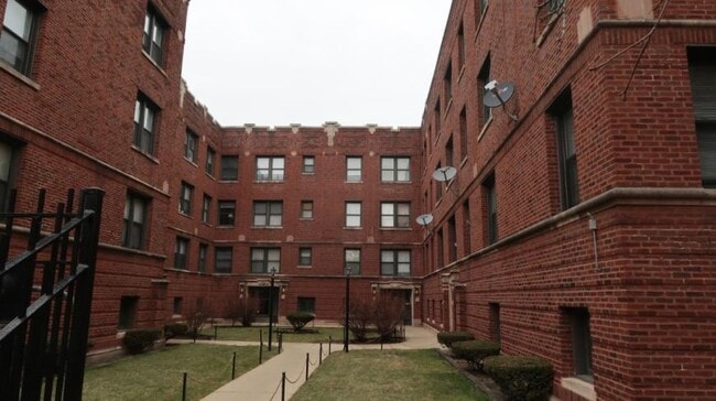 Building Photo - 1 bedroom in Chicago IL 60626