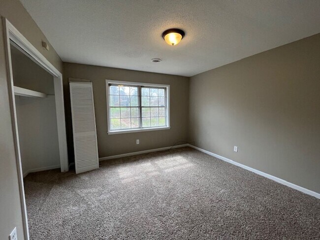 Foto del edificio - Renovated 4 Bedroom 2 Bath Home For Rent!