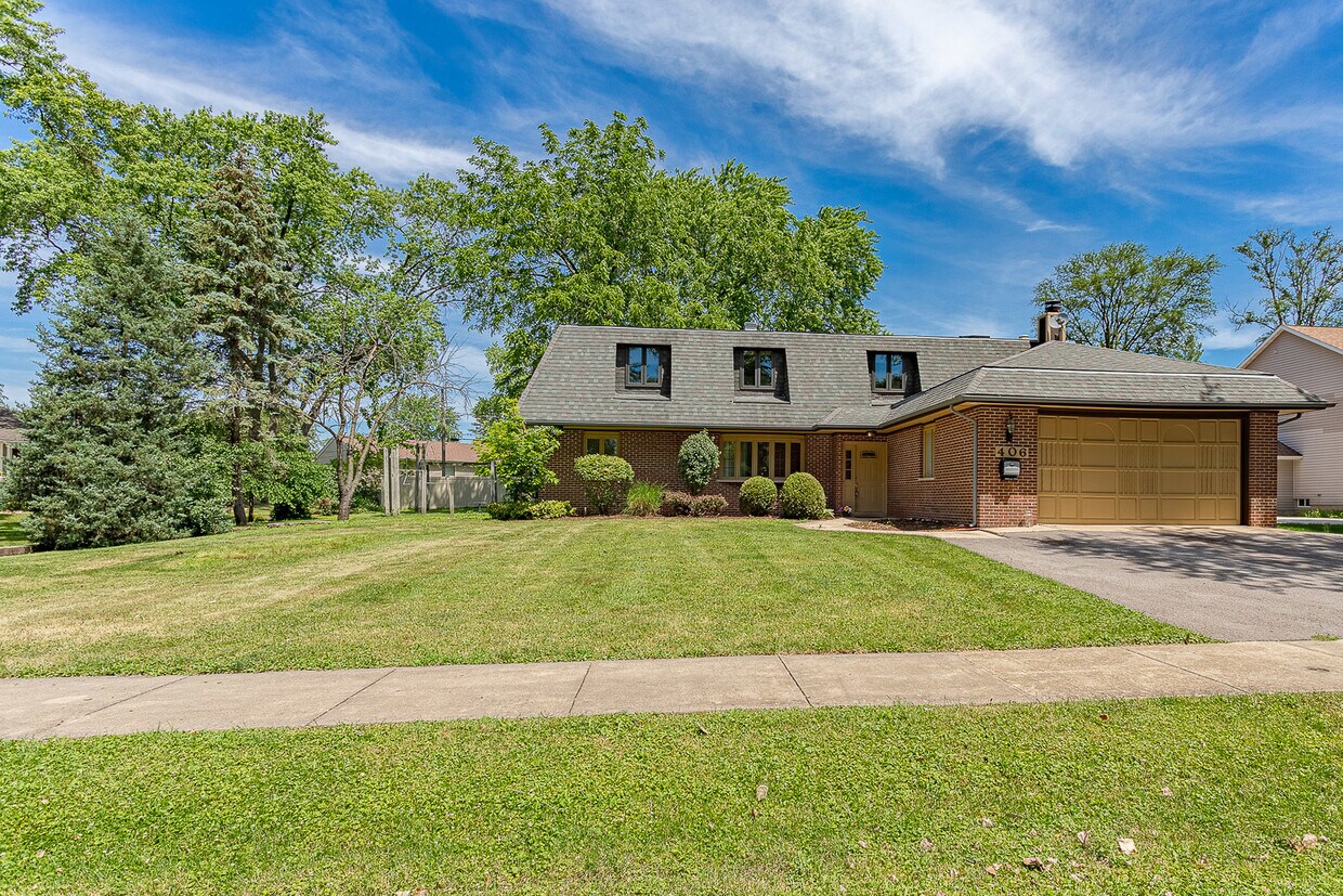 406 Locust Ln, Roselle, IL 60172 House Rental in Roselle, IL