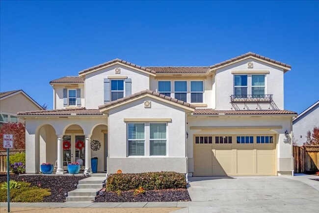 Building Photo - 589 Bluffs Dr