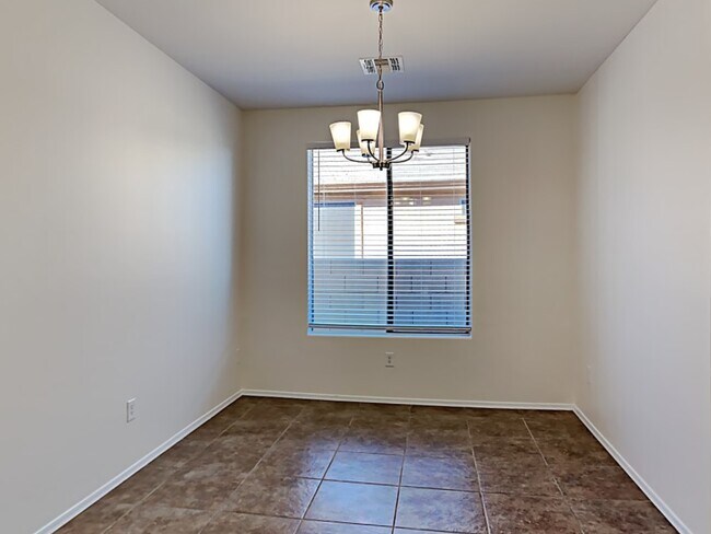 Building Photo - 568 W Camino Parilla