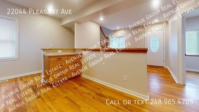 Foto del edificio - 22044 Pleasant Ave