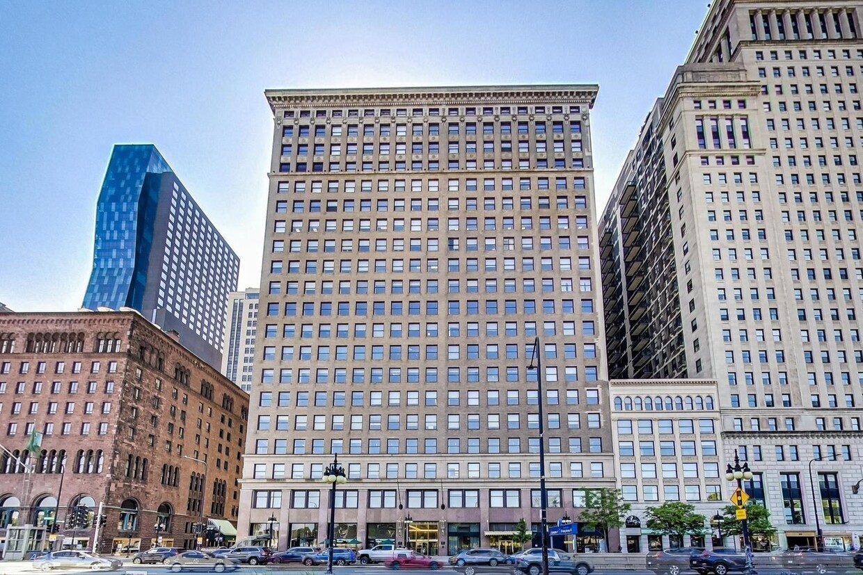 Primary Photo - 330 S Michigan Ave
