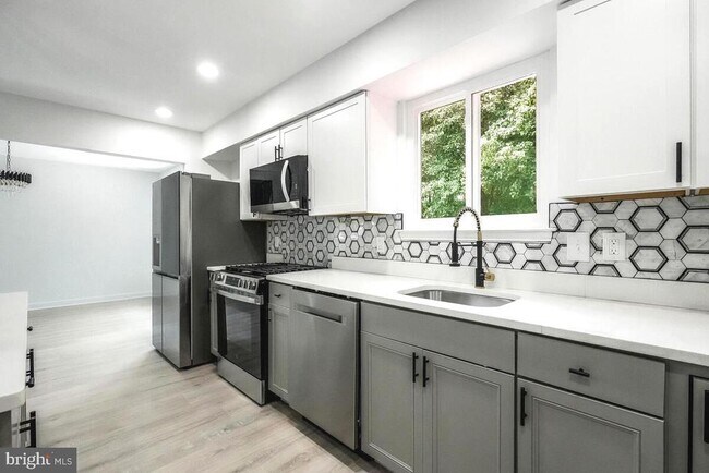 Foto del edificio - 6304 Juanita Ct