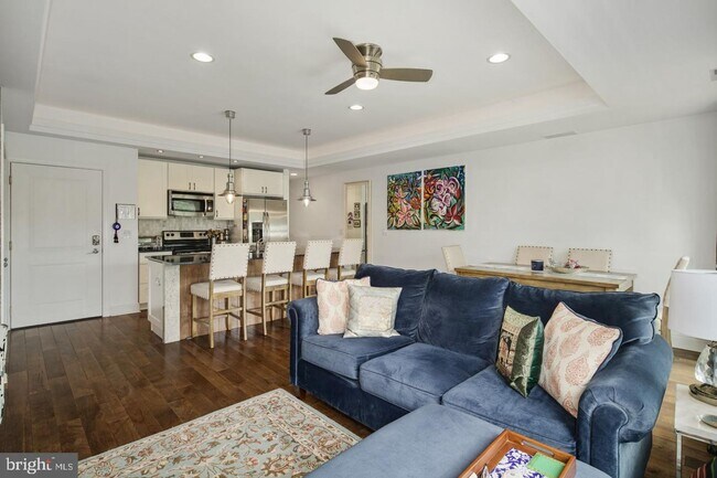 Building Photo - 2-Bed 2.5-bath Condo in Poplar