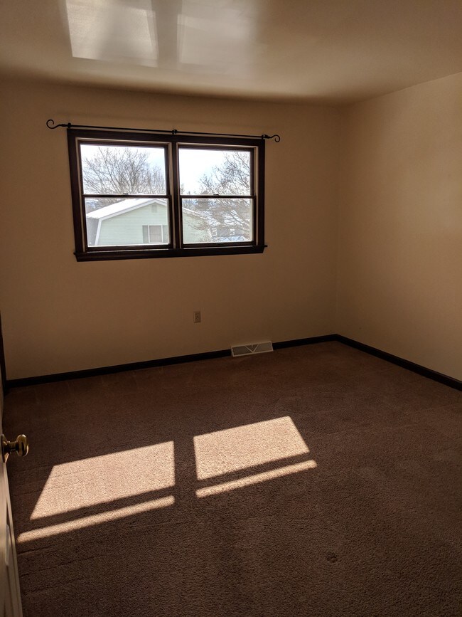 Building Photo - 239 N Plum St