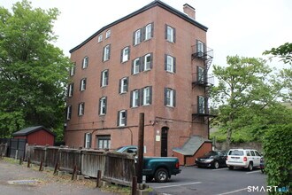 Building Photo - 488 Chapel St
