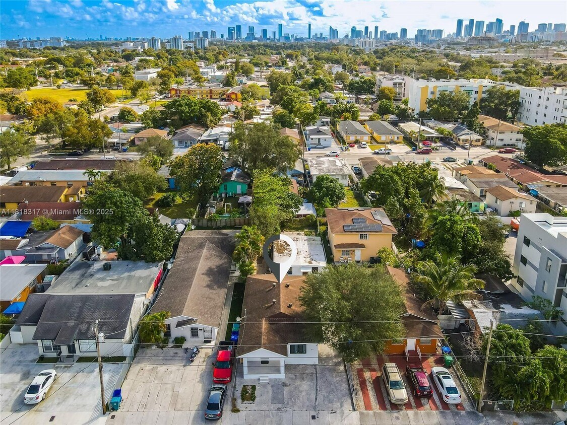 Foto principal - 2701 NW 24th Ct