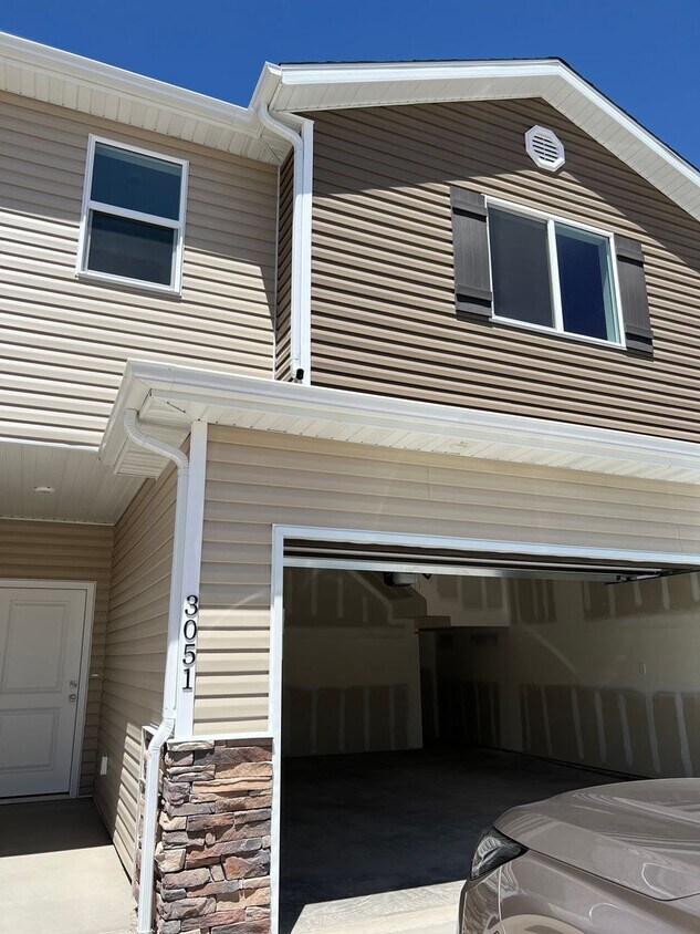 Primary Photo - Brand New Townhome! Half off First Month M...