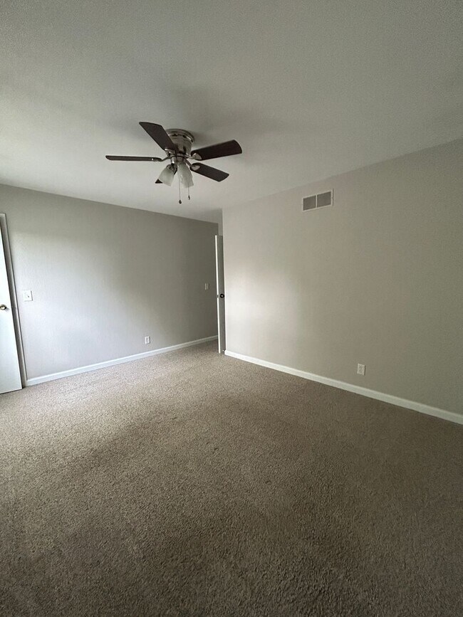 Foto del edificio - 537 Windrift Dr