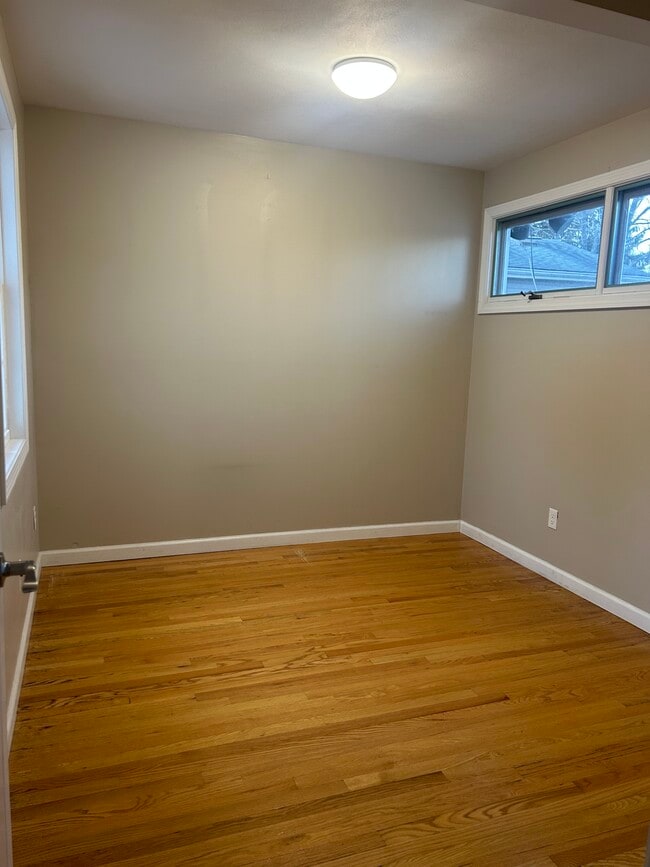 Building Photo - 19 Church Ln