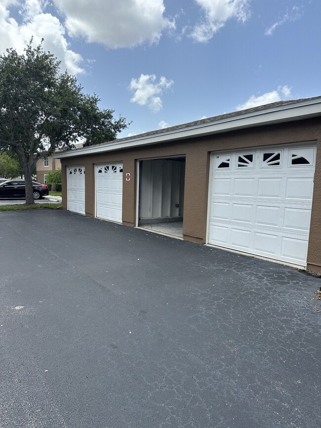 Building Photo - 1880 Long Iron Dr