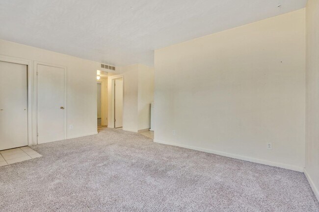 Building Photo - 2108 Applewood