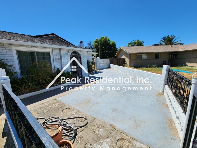 Photo - Wonderful 3bd/2ba Home with 2 Car Garage!