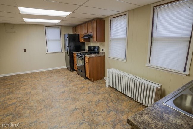 Building Photo - 3 br, 1 bath House - 890 Arkwright Street