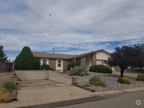 Building Photo - 142 Pumice Loop NE