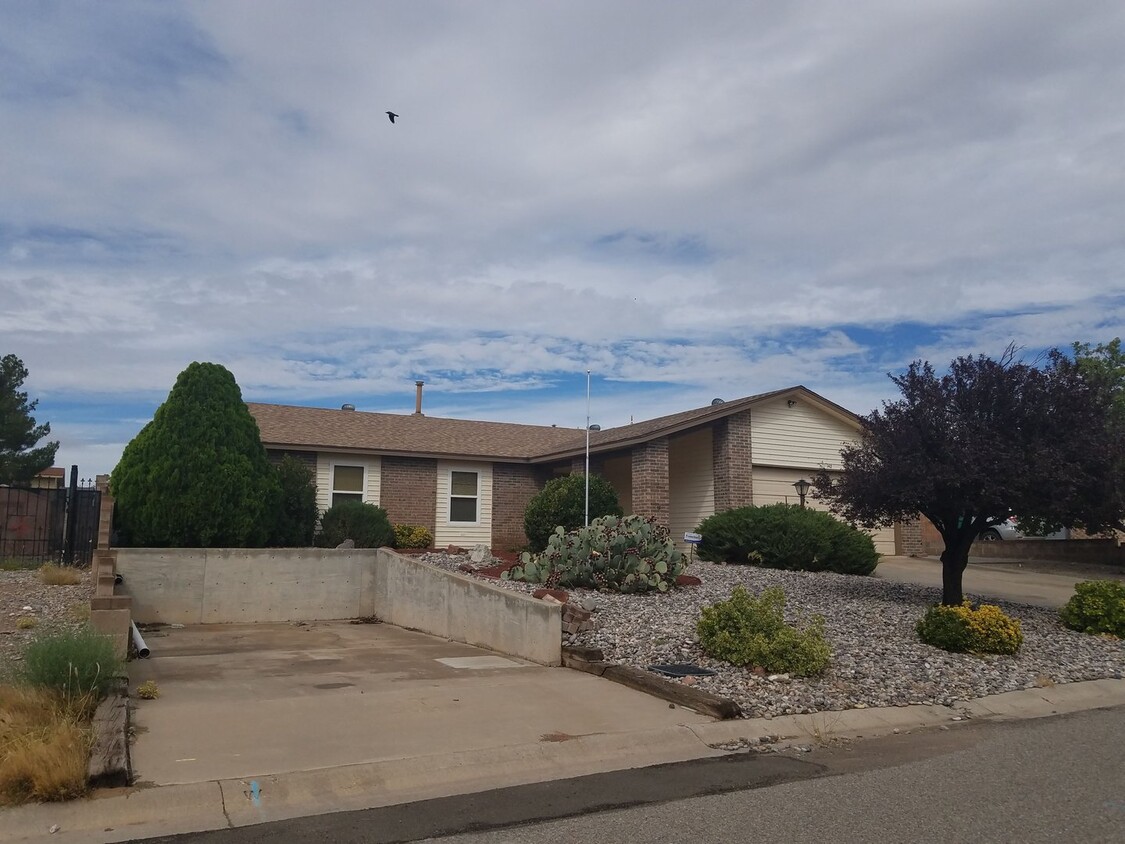 Primary Photo - 4 Bedroom Rio Rancho Home