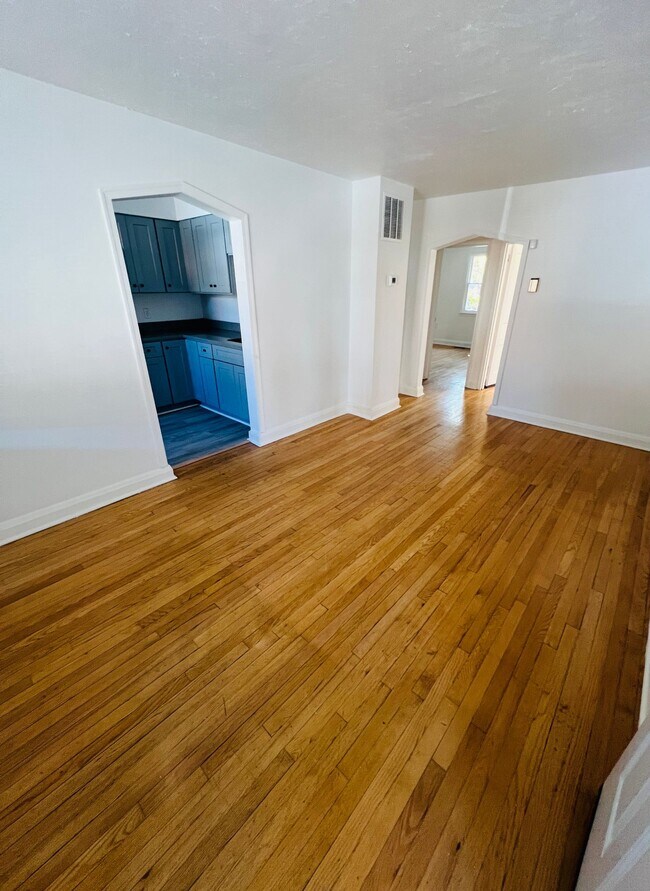 Foto del edificio - 5322 Nelson Ave