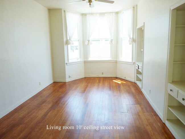 Living Room 10 feet ceiling - 414 Chestnut St