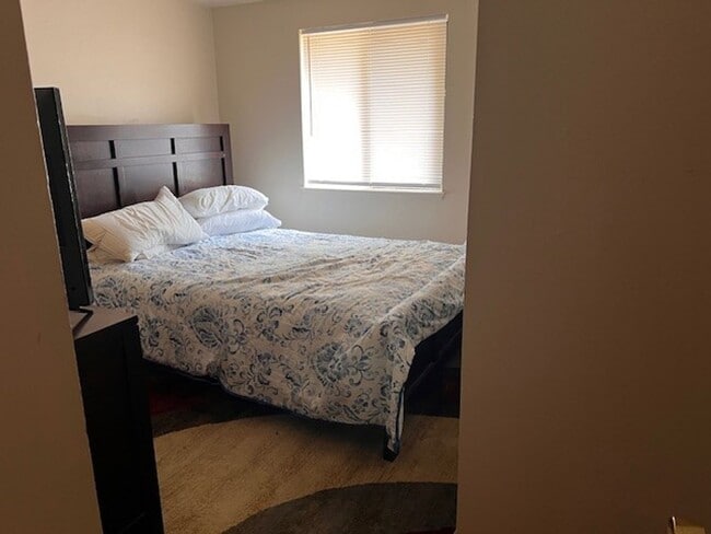 Building Photo - Sauer Briar Rd