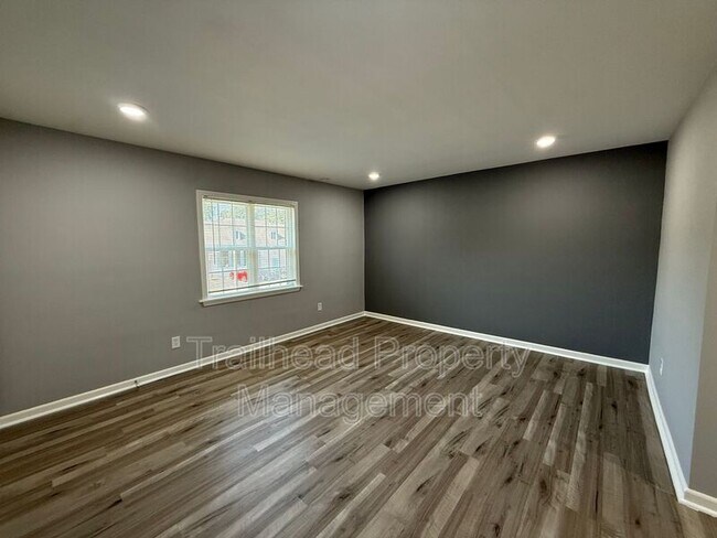 Foto del edificio - 304 E Gregory Blvd