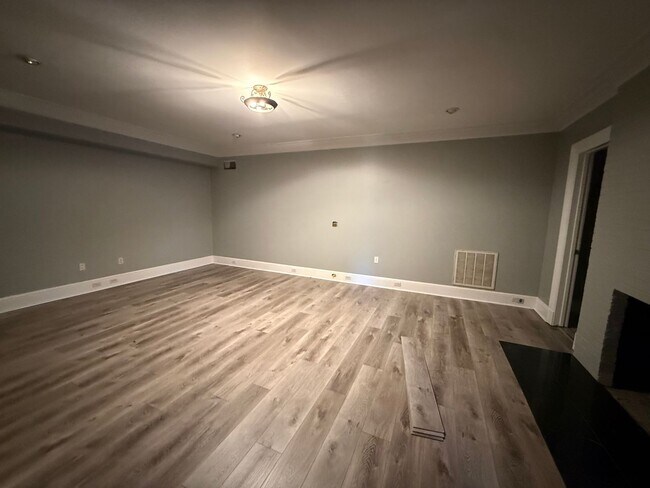 Building Photo - 1 Bedroom, 1 Bathroom - Apartment in Shannon!